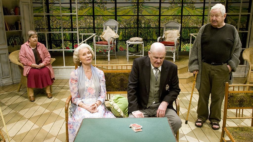 Edessä Kyllikki Forssell, Antti Litja, takana Ritva Valkama, Lasse Pöysti