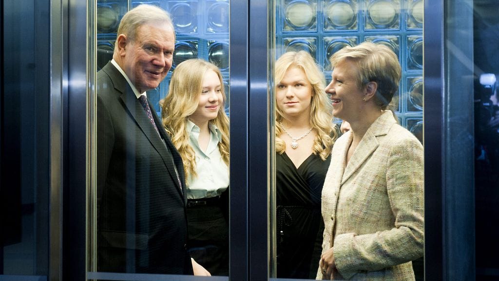 Lipposten perhe saapui puoluevaltuustoon yhdessä.