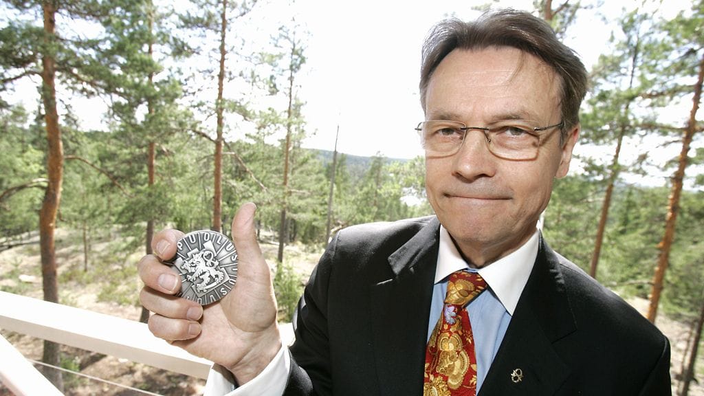 Timo T.A. Mikkonen kiidätettiin sairaalaan varhain lauantaina.