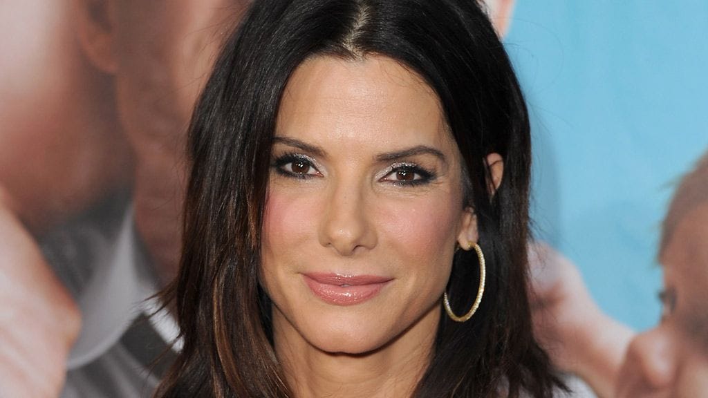 Sandra Bullock nakuili Chelsea Lately -ohjelmassa.