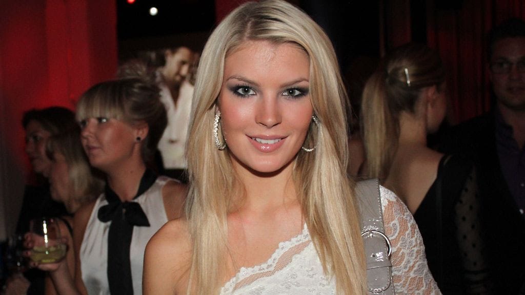 Pia Pakarinen muutti nimensä Pia Lambergiksi.