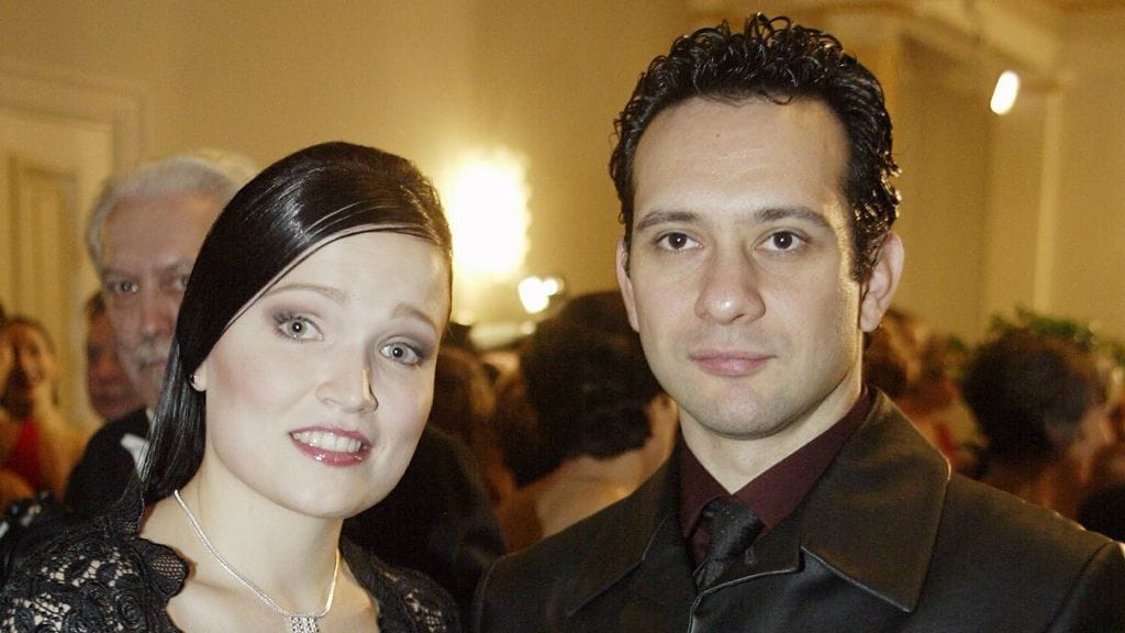 Tarja Turunen ja Marcelo Cabuli Linnan juhlissa vuonna 2003. Pari meni naimisiin uudenvuodenaattona 2002.