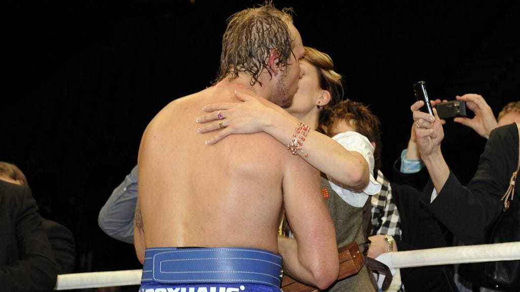 Robert Helenius ja Sandra Helsing juhlistivat Robertin voittoa.