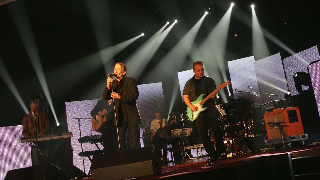 Yölintu esiintymässä vuonna 2006.