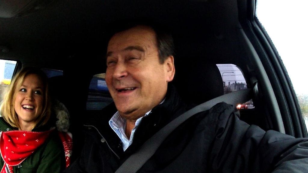 Markku Alén esittelee autonsa MTV3:n Teknarissa.