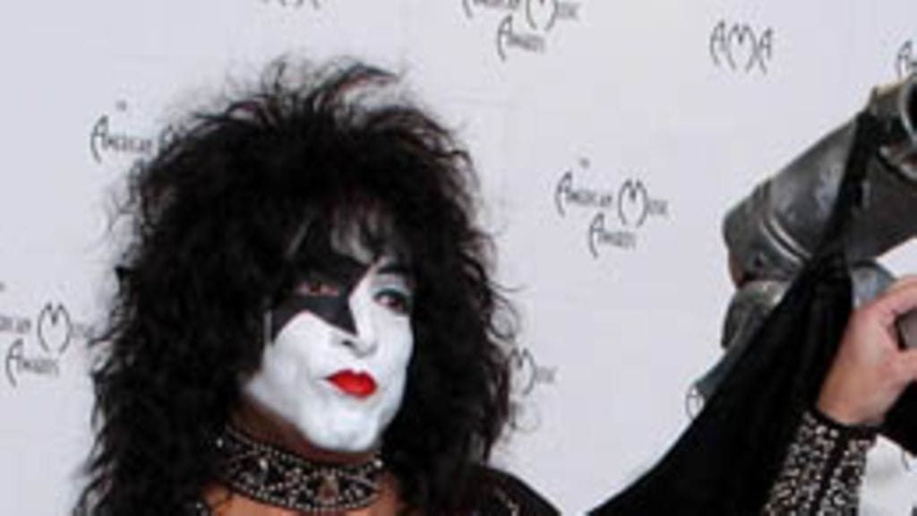 Paul Stanley vuonna 2002. (Kuva: EPA PHOTO AFPI/LUCY NICHOLSON)