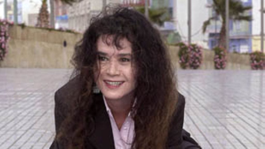 Maria Schneider ikuistaa kädenjälkensä. (Kuva: EPA/ANGEL MEDINA G)