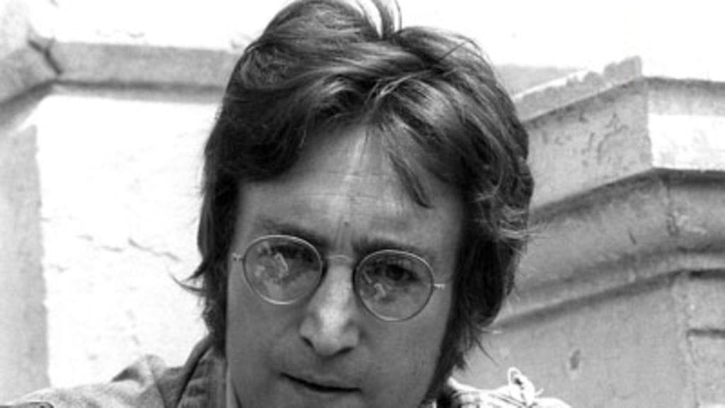 John Lennon ja legendaariset lasit. (Kuva: EPA)
