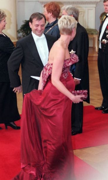 Hjallis ja Leena Harkimo Linnan juhlissa vuonna 2000. (kuva: Jussi Nukari/Lehtikuva)