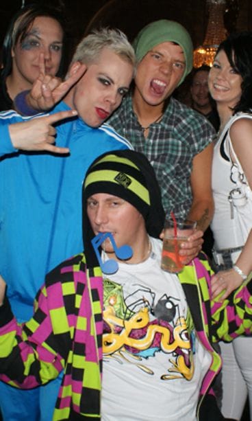 Drag Queen NikoLa (vas.), Cristal Snow, Sauli Koskinen, Niko Nousiainen ja hänen rakkaansa Noora. (kuva:MTV OY)