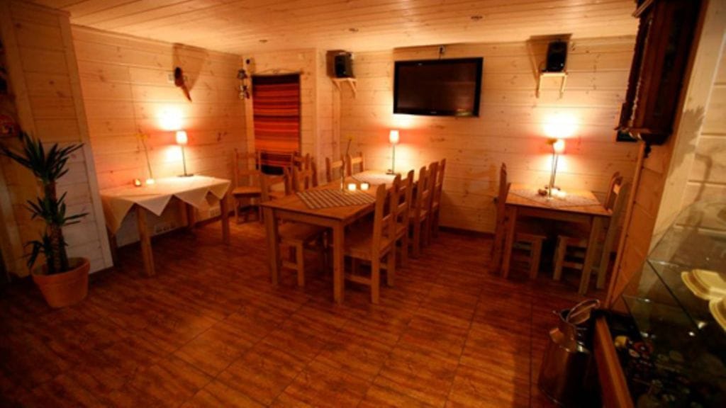 BB-ääni Jari Karjalaisen Mummola-ravintola Kanarialla (kuva: Jari Karjalainen)