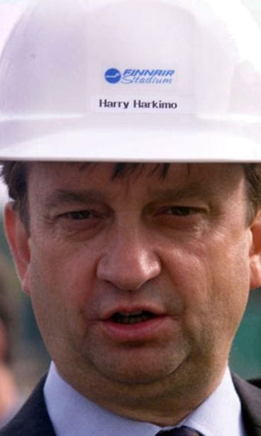 Hjallis Harkimo Finnair-stadionin työmaalla vuonna 1999. (kuva: Heikki Saukkomaa/Lehtikuva)