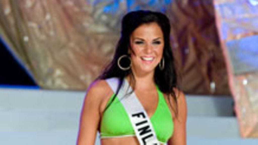Satu Tuomisto bikineissään Vietnamissa. (kuva: Armando Flores/missuniverse.com)