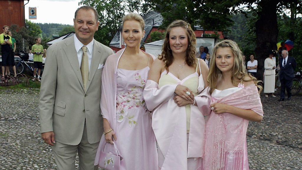 Esa ja Tua Tikkanen Esan tytärten Sabrinan ja Stephanien kanssa