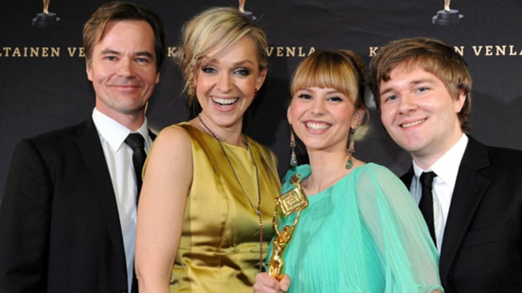 Helppo elämä -sarjan Carl-Kristian Rundman, Anu Sinisalo, Sanna Toivanen ja Antto Orasmaa Kultainen Venla -gaalassa