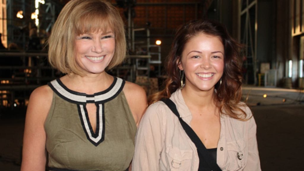 Eija-Riitta Korhola oli Marimekon näytöksessä yhdessä Raakel-tyttärensä kanssa.