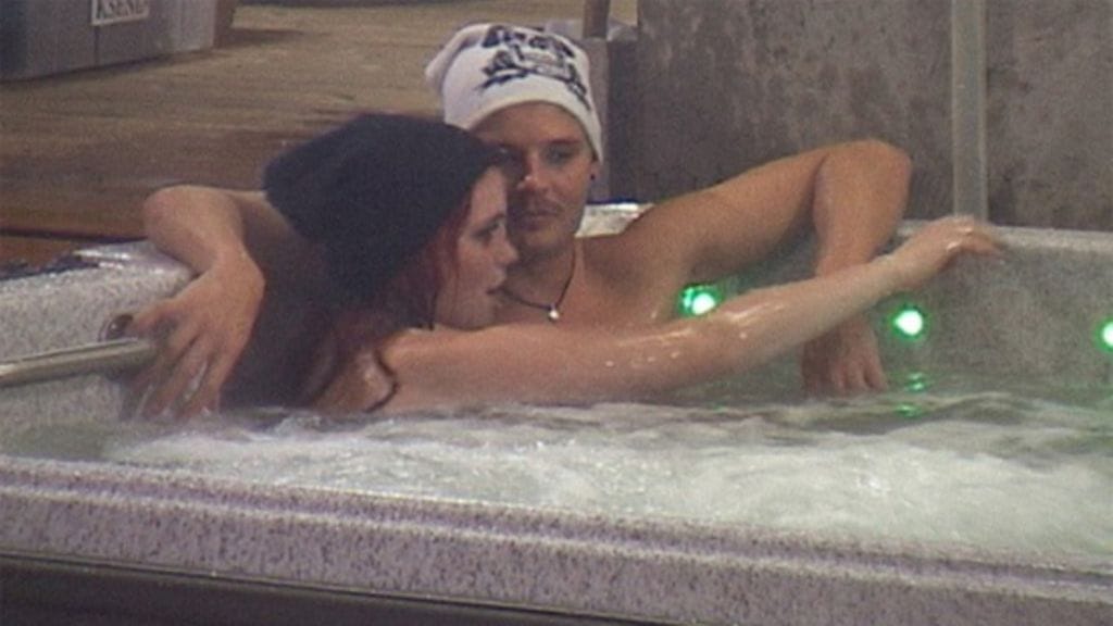 Elisabet ja Petri läheisinä. (Kuva: Sub)