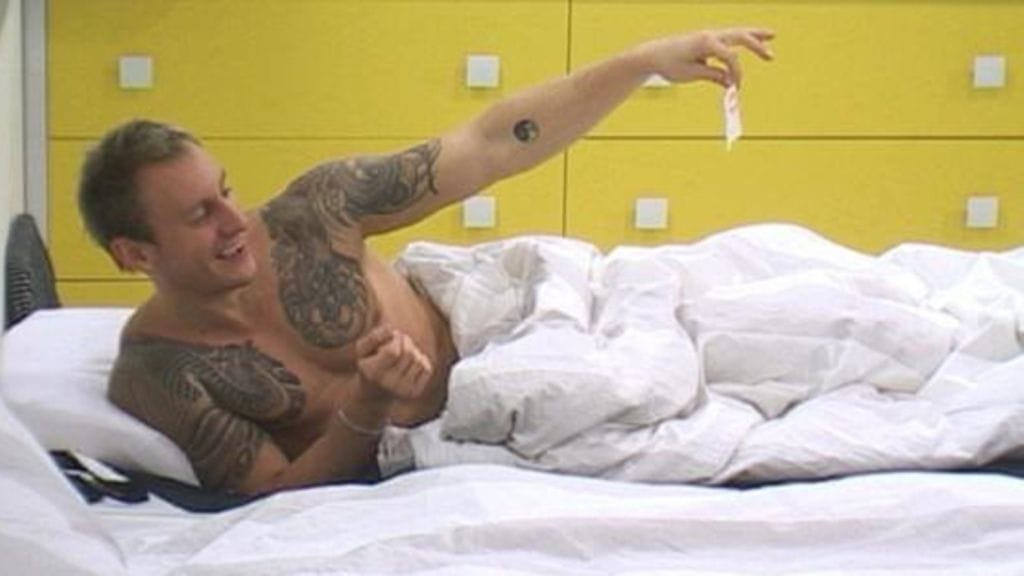 BB-Niko pussailee paperia aamuin illoin. (Kuva: Sub)