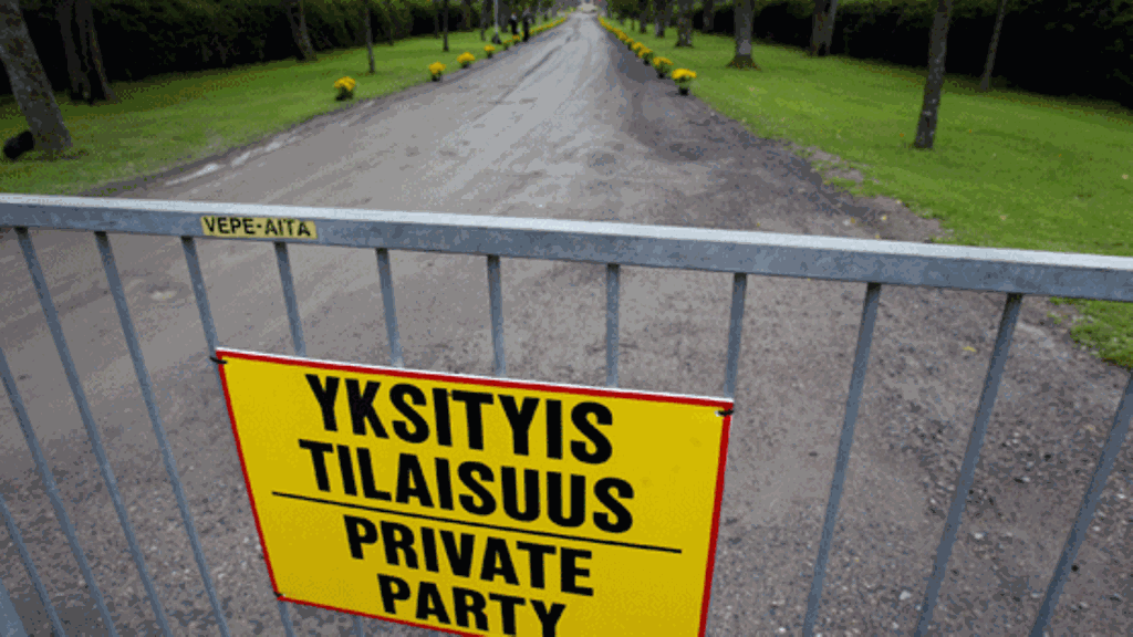 Kimi ja Jenni menivät naimisiin heinäkuussa 2004 Vanajanlinnassa (Kuva: Lehtikuva)