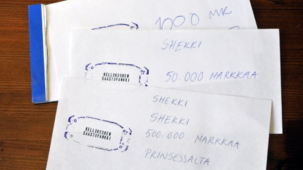 Kellokosen prinsessan Anna lappalaisen kirjoittamia sekkejä (Lehtikuva)