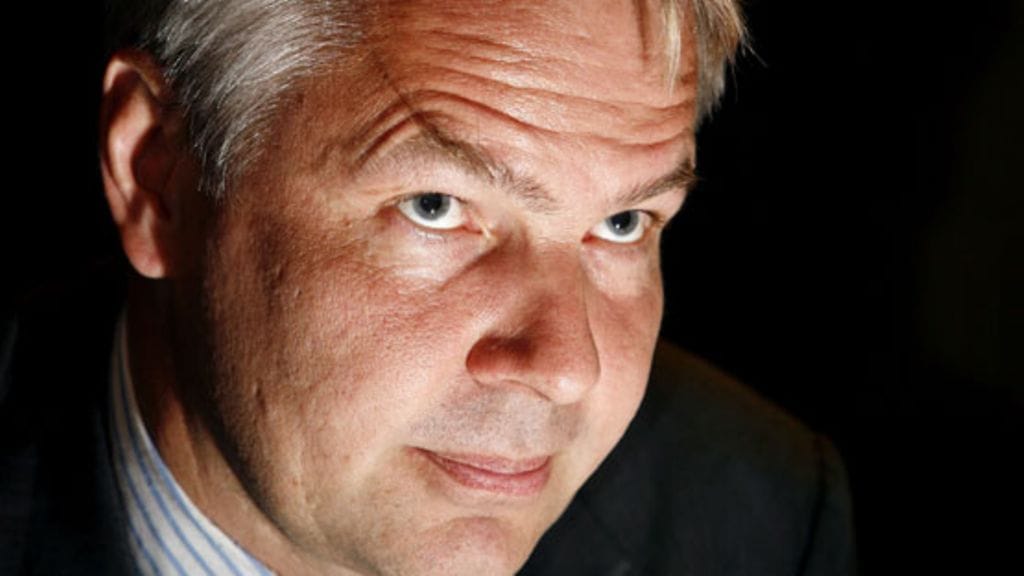 Kansanedustaja Pekka Haavistolla on kännykässään sissijohtajien numeroita. Kuva: Lehtikuva.