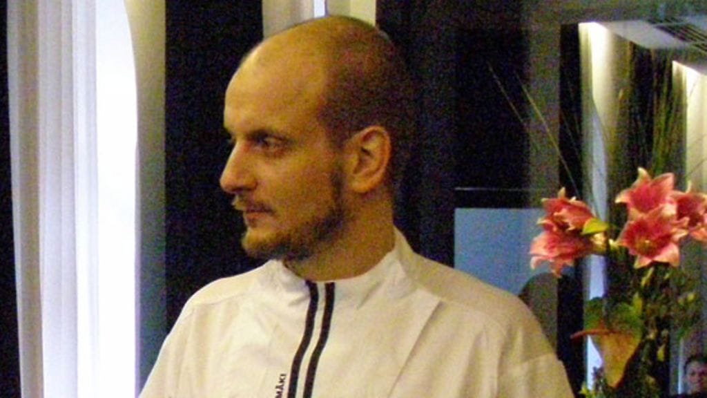 Hans Välimäki MTV3:n Perho tuli taloon -ohjelmassa. Kuva: MTV Oy.