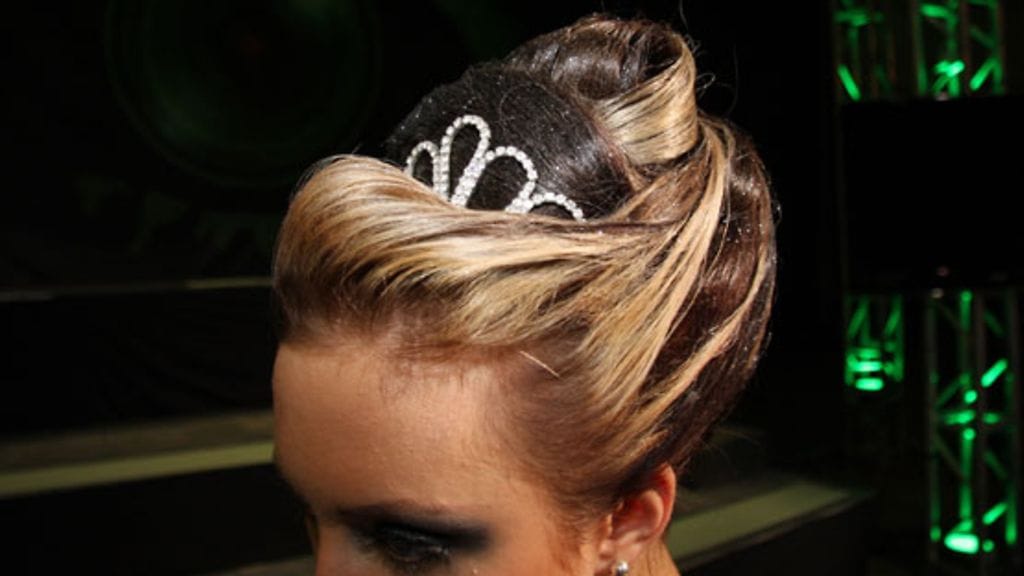 Henna Kalinaisen hääpuku. (Kuva: Sub)