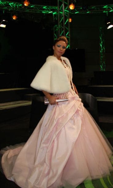 Henna Kalinaisen hääpuku. (Kuva: Sub)