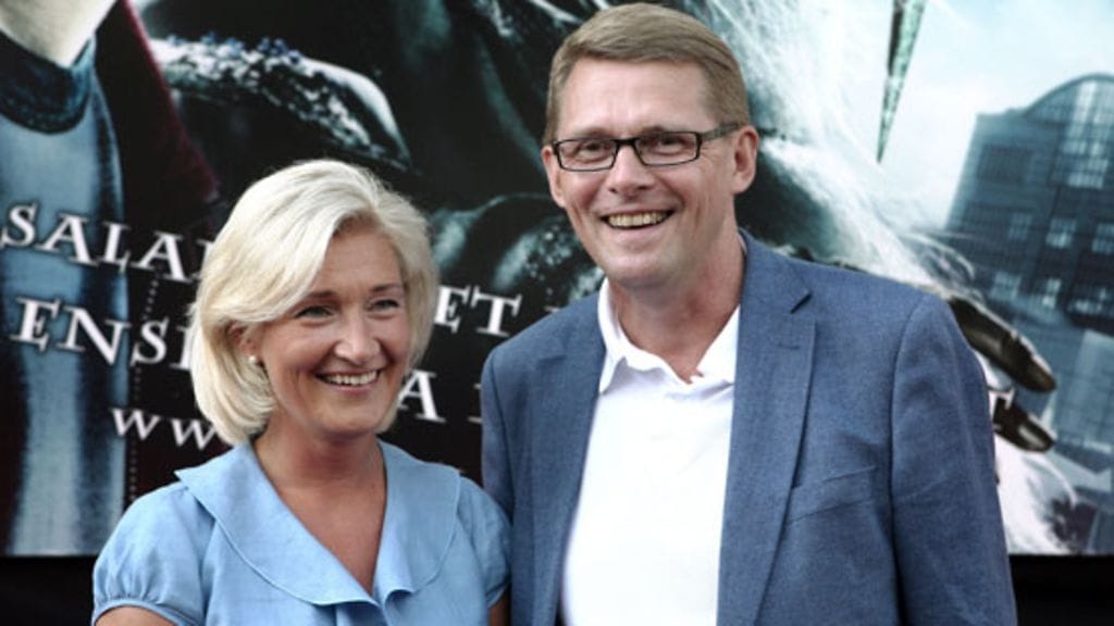 Sirkka Mertala ja pääministeri Matti Vanhanen. (Kuva: Jussi Kaila/Lehtikuva)