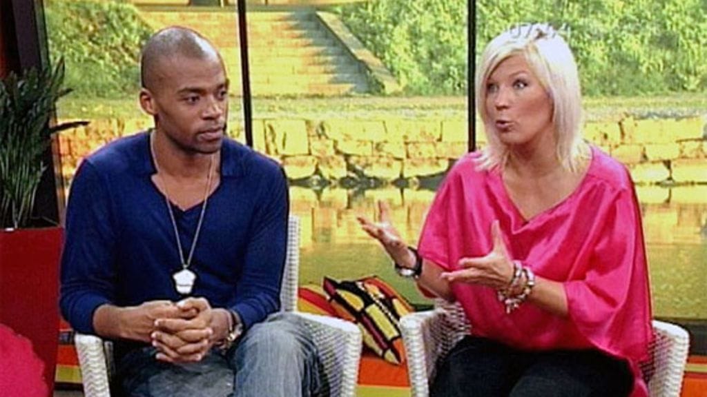 Big Brother -juontajat Jani Toivola ja Vappu Pimiä vierailivat Huomenta Suomessa 25.8.2009. Kuva: MTV Oy.