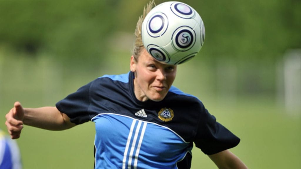 Naisten jalkapallomaajoukkueen Laura Österberg Kalmari. (Kuva: Jussi Nukari/Lehtikuva)