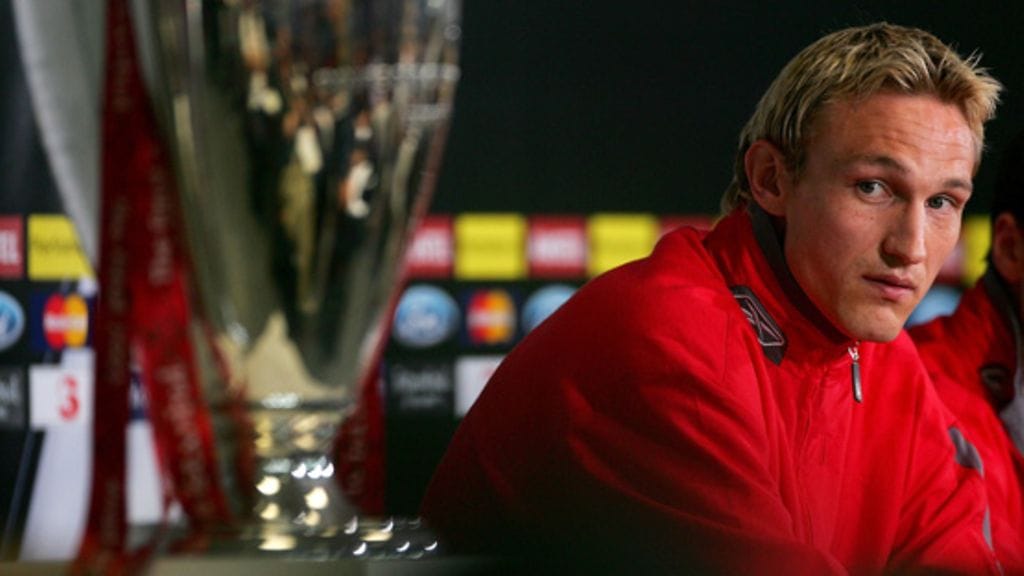 Sami Hyypiä ja Mestarien Liigan voittopokaali. (Kuva: Alex Livesey/Getty Images)