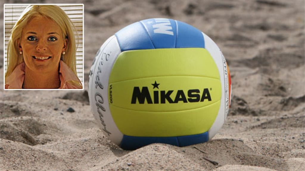 Ralli-Anetesta rantalentopallojuontaja. Kuvat: MTV Oy.