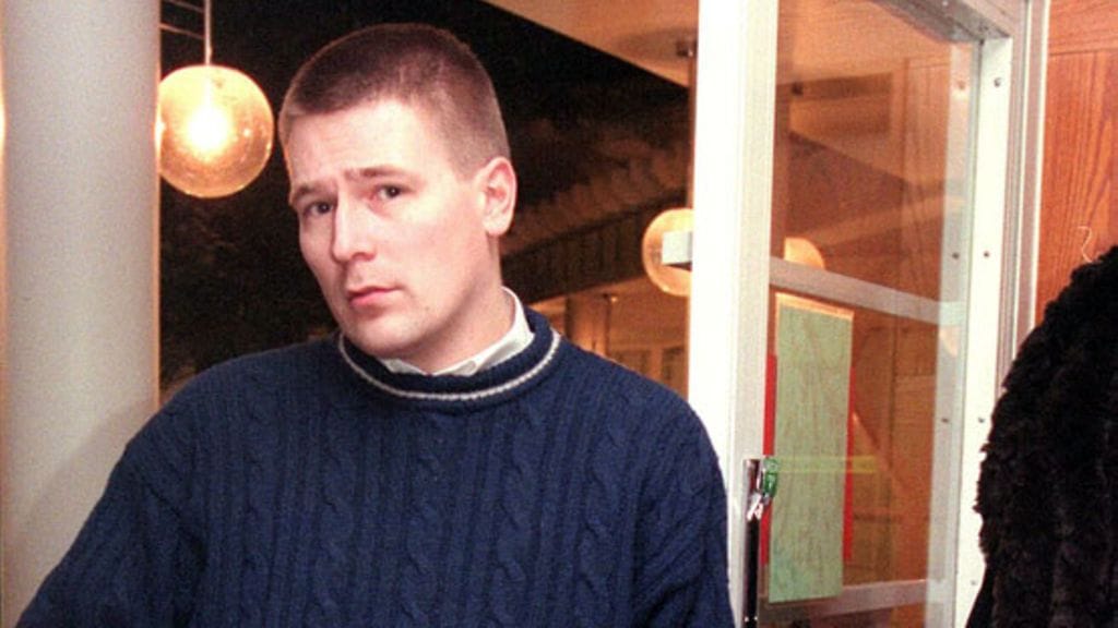 Totti Karpela onnittelee Tanjaa. (Kuva: Lehtikuva)