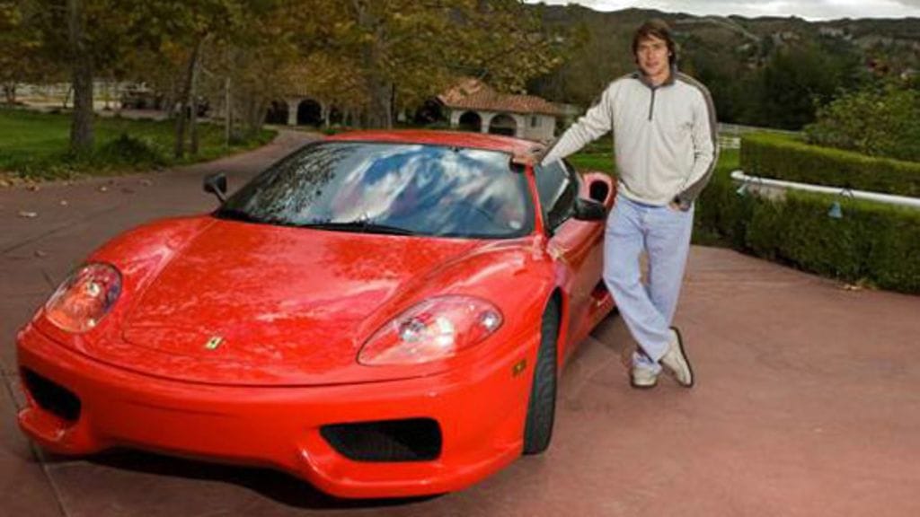 Teemu Selänne ja Ferrari 360 Challenge Stradale. (Kuva: Vesa Koivunen)