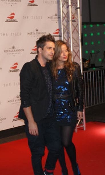 Jade Jagger Helsingissä miehensä Dan Williamsin kanssa 30.10.2009 (Kuva: MTV OY)