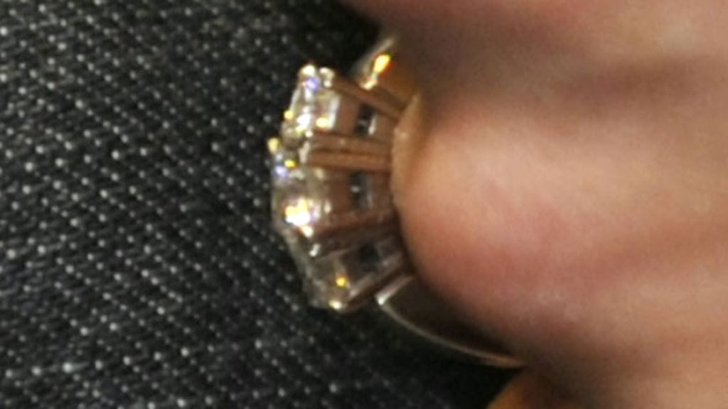 Virpi Kuitusen kihlasormus (Kuva: Lehtikuva)