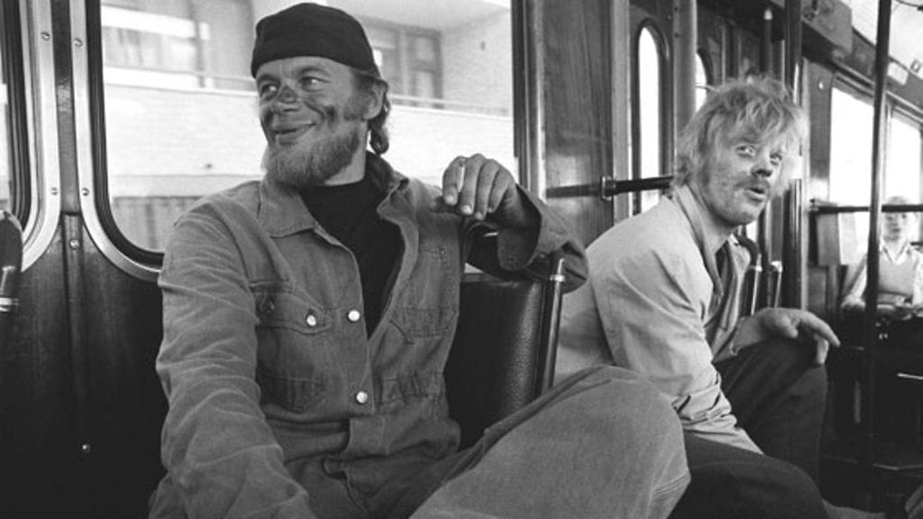 Pertti "Spede" Pasanen ja Vesa-Matti Loiri Uuno Turhapuro -elokuvan kuvauksissa vuonna 1973. (Kuva: Pentti Nissinen/Lehtikuva)