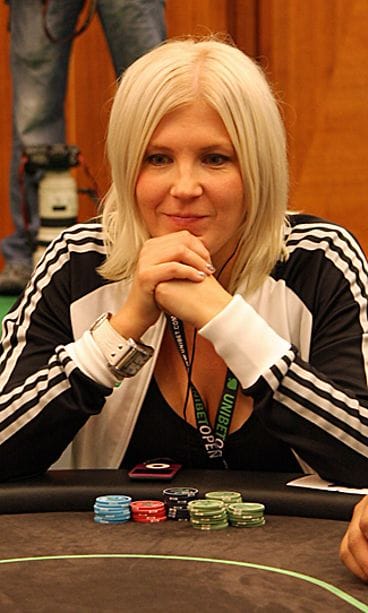 Vappu Pimiä Unibet Open pokeriturnauksessa Prahassa. Kuva: MTV3.