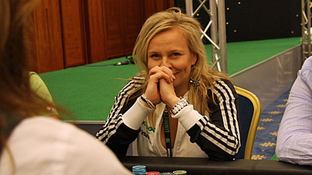 Heli Sutela Unibet Open pokeriturnauksessa Prahassa. Kuva: MTV3.