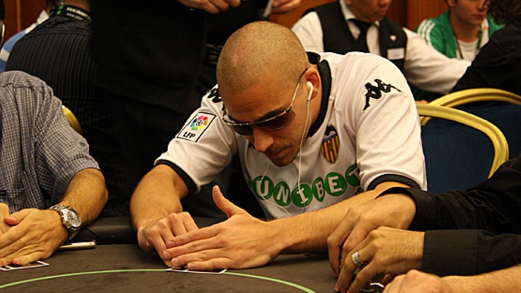 Aleksi Valavuori Unibet Open pokeriturnauksessa Prahassa. Kuva: MTV3.