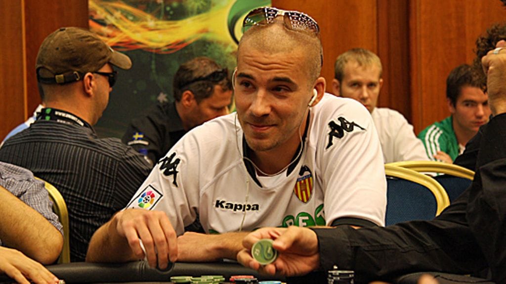 Aleksi Valavuori Unibet Open pokeriturnauksessa Prahassa. Kuva: MTV3.