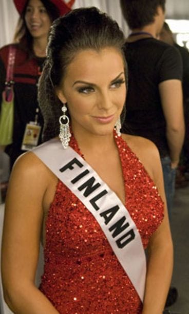 Satu jännitti finaalia takahuoneessa (Kuva: Miss Universe)