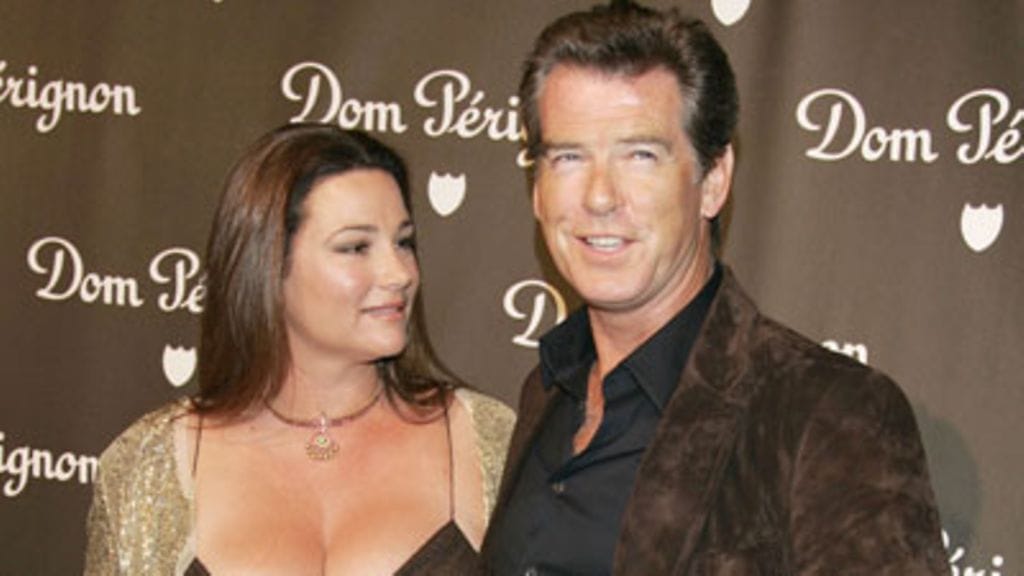 Pierce Brosnan ja vaimo Keely Shaye Smith kesällä 2006 (Kuva: Kevin Winter/Getty Images)