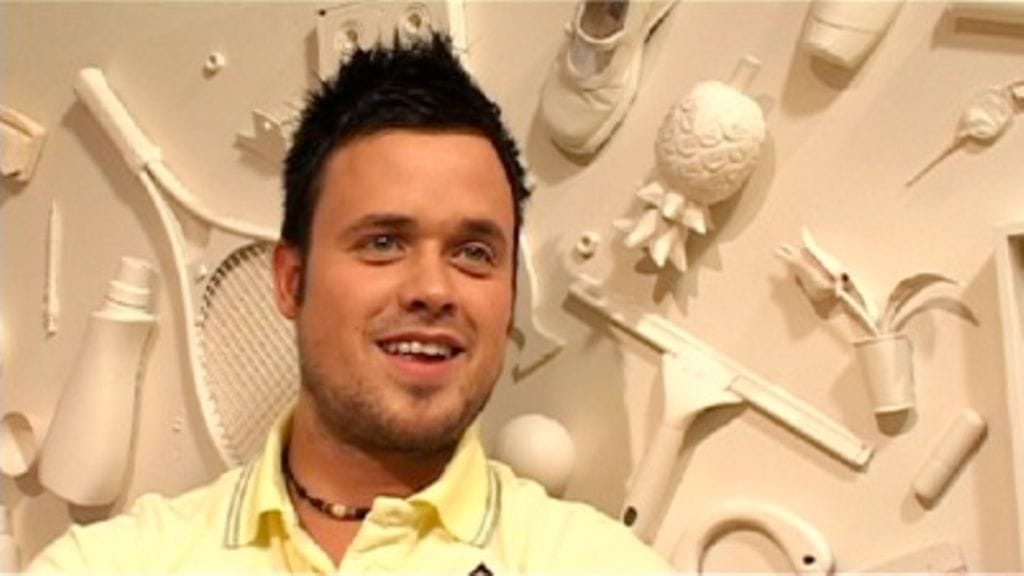 Peliohjelmien juontaja Tony Hällfors.