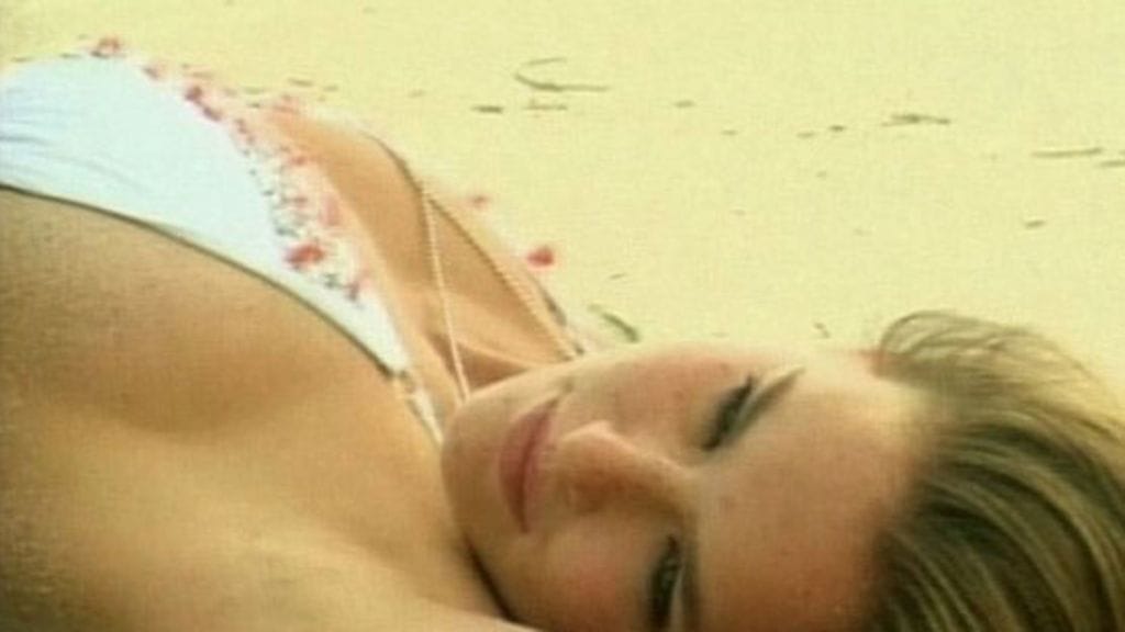 Bar Refaeli Sports Illustratedin bikinikuvissa. (Kuva: APTN)