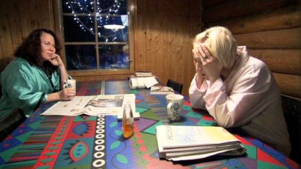 Leena Lehtolainen ja Anna Perho aamiaisella. (Kuva: MTV Oy)