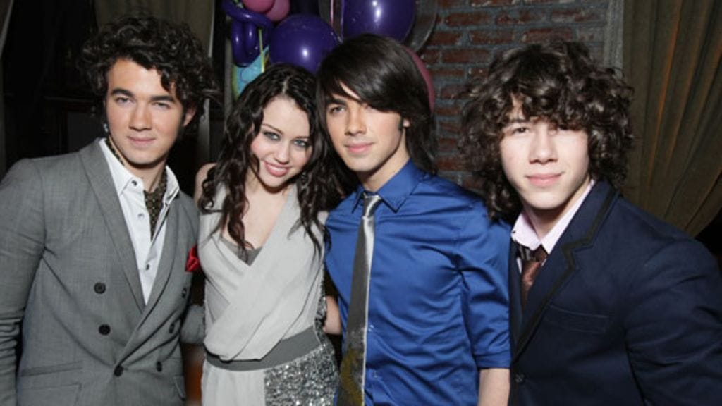 Jonas Brothers ja Miley Cyrus (kuva: wire images/all over press)