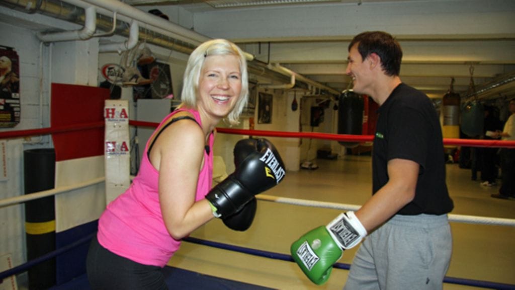 Vappu Pimiä Amin Asikaisen opissa Elixir-ohjelmassa (MTV3)