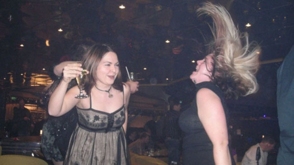 Sanna Nerola ja Hannakaisa Lähde risteilyllä.